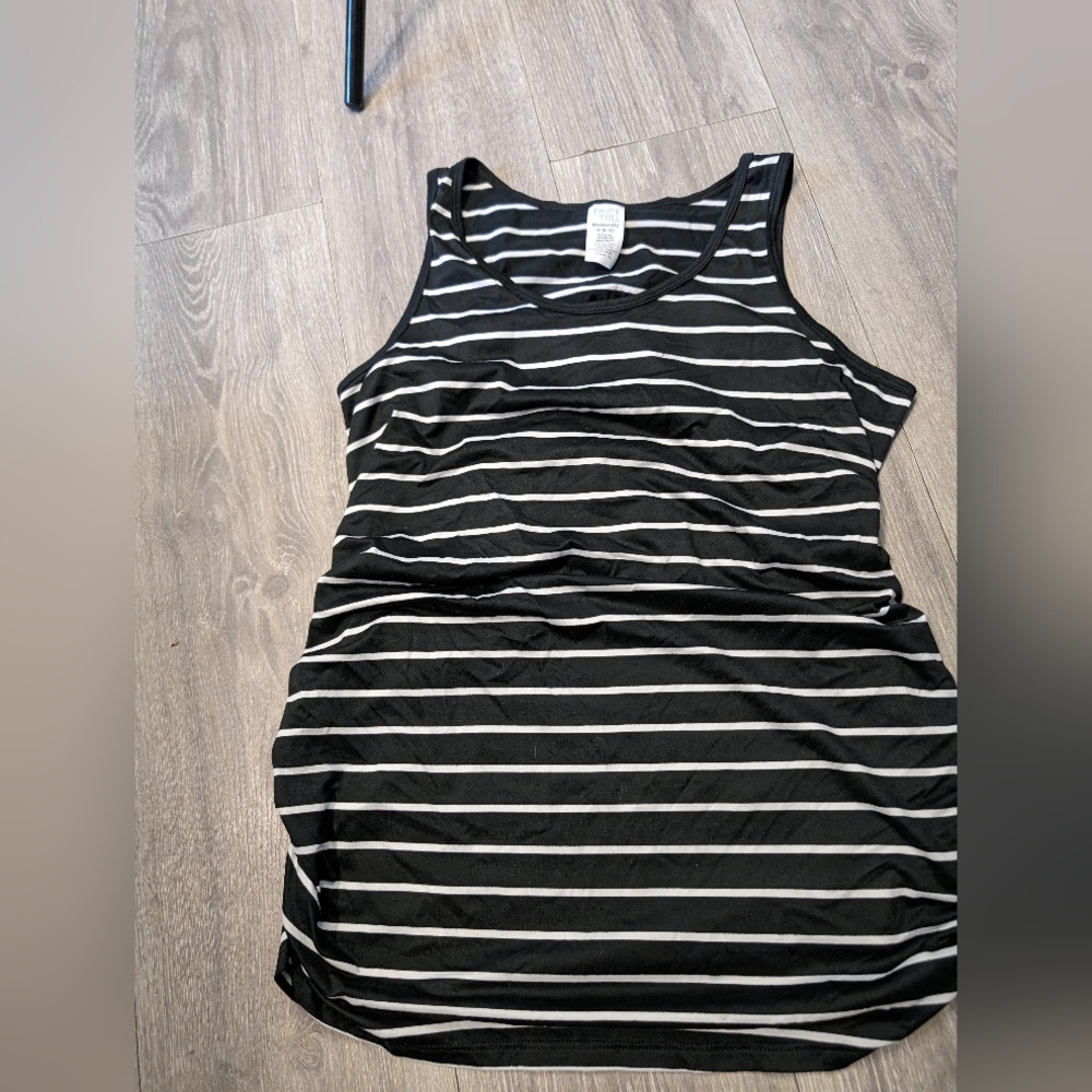 Tim & tru maternity tank top M black& white